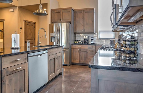 Moab South Valley Apartment | Upscale Moab Home w/Red Rock Views & Hot Tub