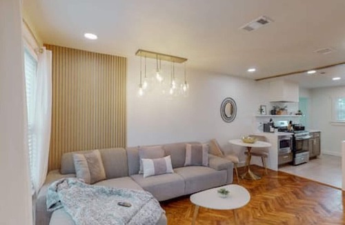 Central Arlington House | Upscale Modern | LUX Finishes | 1.3miles to AT&T