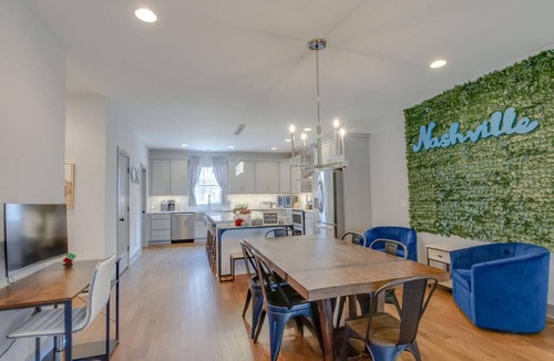Historic Waverly House | Upscale & Modern | Premier Location & Experience