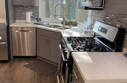 Kingsgate House | Upscale Modern Private Cottage