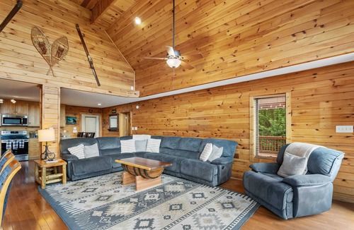 Fleetwood Cabin | Upscale Mountain Cabin with Great Views