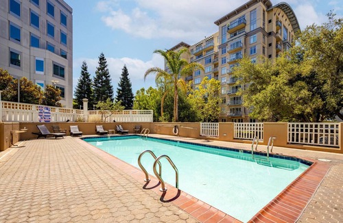 Mountain View Apartment | Upscale Mountain View 2BR w/Pool & Courtyard, nr Shops, by Blueground