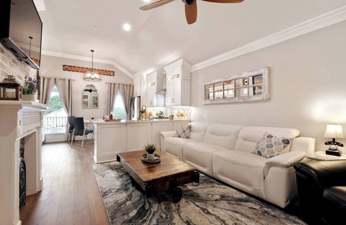 West Riverside Condo | Upscale New Orleans Penthouse | Private Elevator
