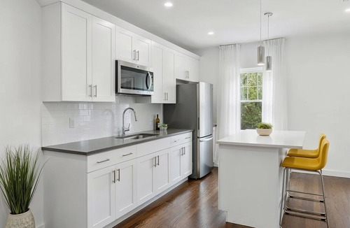 Southeast Yonkers Apartment | Upscale NYC Luxury Haven - Spacious 3BR & Easy Parking