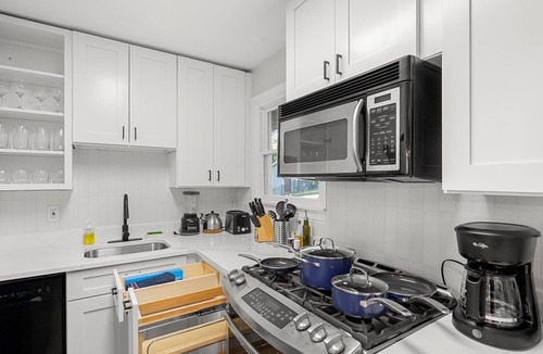 Rose Hill Bed & Breakfast | Upscale | Old Town Views | 3BD Lux