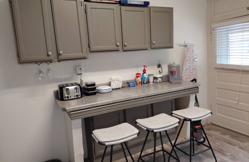St. Louis Apartment | Upscale Ole School 3b/1b StL's "Sweet Spot" WashU, Pageant, Forest Park, Clayton