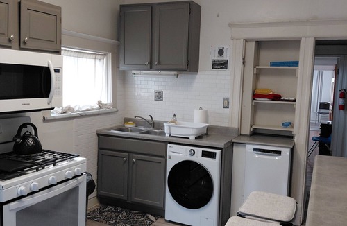 St. Louis Apartment | Upscale Ole School 3b/1b StL's "Sweet Spot" WashU, Pageant, Forest Park, Clayton