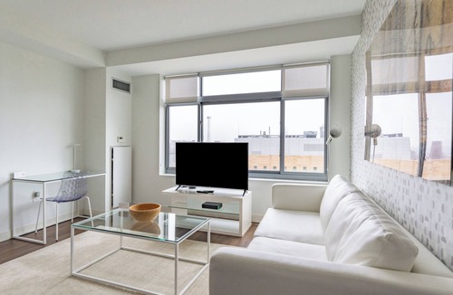 Arefth Apartment | Upscale One Bedroom in Kendall Square with Views