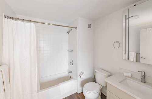 Arefth Apartment | Upscale One Bedroom in Kendall Square with Views