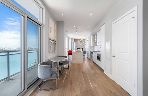 Humber Bay Condo | Upscale Penthouse with breathtaking unobstructed views