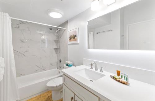 Waikiki Apartment | Upscale Penthouse with Ocean Views & Free Parking!