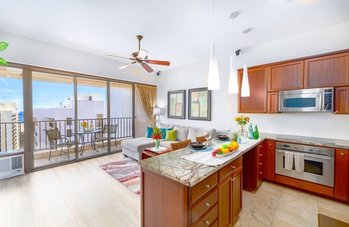 Waikiki Condo | Upscale Penthouse with Ocean Views - Free Parking