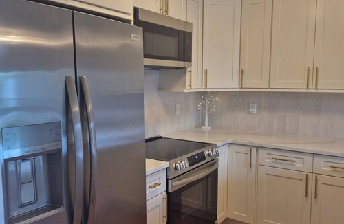 Ozona House | Upscale~Quiet~Close to everything~Book today!