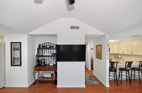 Ozona House | Upscale~Quiet~Close to everything~Book today!