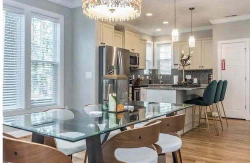 Southwest Raleigh House | Upscale Raleigh~PNC Arena~NC State~EVCharger!