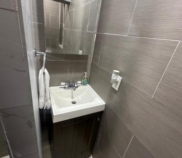 New Rochelle Apartment | Upscale Relax 2 Bedroom near Yankee Stadium 14 min drive