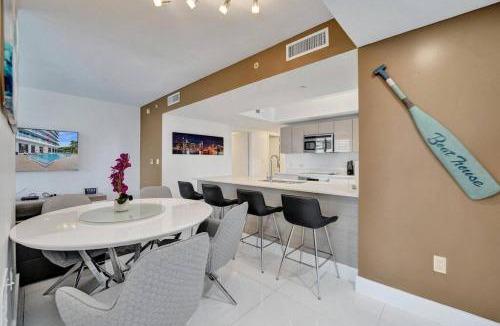 Hallandale Beach Apartment | Upscale Resort 4 Bedrooms 3 bath