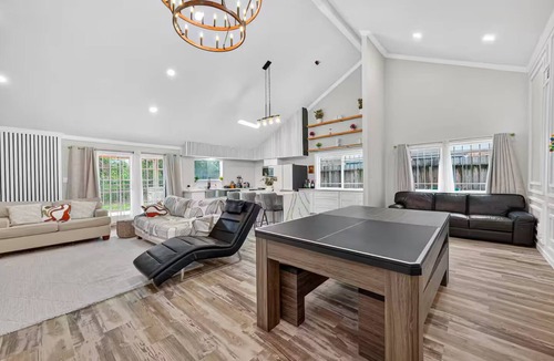 Garden Oaks House | Upscale Retreat-Games, Comfort & Cozy Vibes Await!