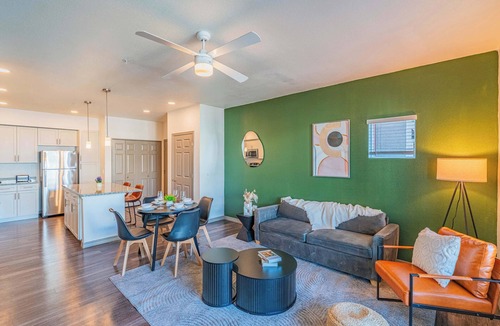 Glendale Apartment | Upscale Retreat in Glendale | Pool Gym Parking