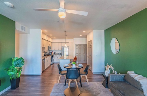 Glendale Apartment | Upscale Retreat in Glendale | Pool Gym Parking