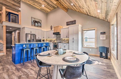 Glenwood Cabin | Upscale Riverfront Home w/Beach & Fire Pit!