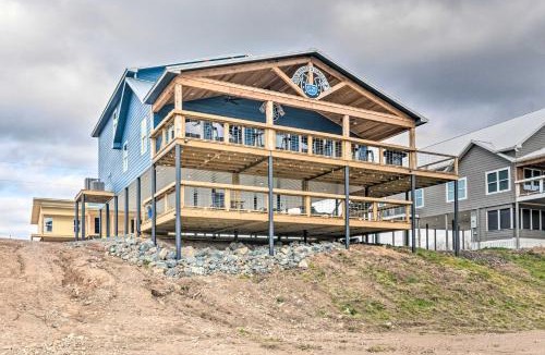 Glenwood House | Upscale Riverfront Home with Beach and Fire Pit!