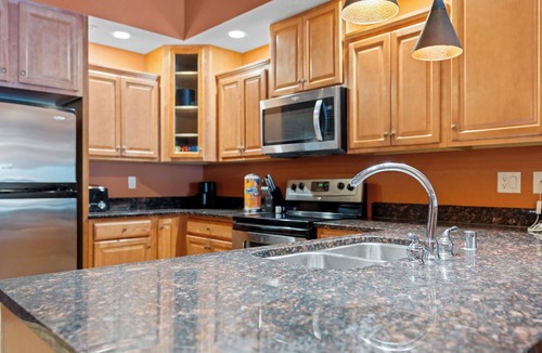 Wisconsin Dells Apartment | Upscale, Riverview, 3BR, 3BA, 2040SF, Main floor, 14ft Ceiling