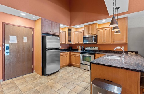 Wisconsin Dells Apartment | Upscale, Riverview, 3BR, 3BA, 2040SF, Main floor, 14ft Ceiling