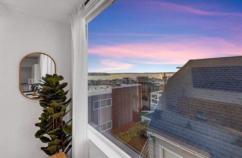 Lower Queen Anne House | Upscale Seattle Stay with Unforgettable Rooftop Views