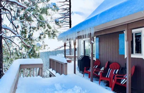 Arnold Cabin | UPSCALE. SLEEPS 18. HOT TUB.POOL TBL.WALK2BLS.K9OK