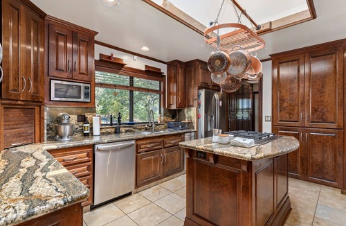 Iowa Hill House | Upscale spacious lake view, hot tub, 5 acres, EV