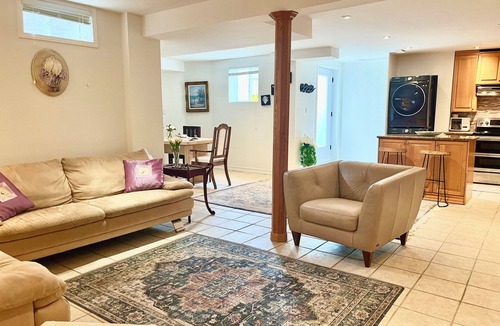 Newmarket Apartment | Upscale Spacious Private unit in Newmarket Pet-Friendly + Free Parking
