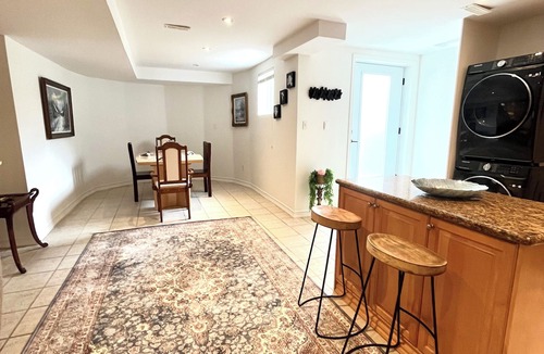 Newmarket Apartment | Upscale Spacious Private unit in Newmarket Pet-Friendly + Free Parking