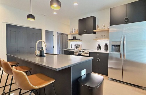 Forest Park Apartment | Upscale Stay, Free Parking, Walk to Eats and Parks