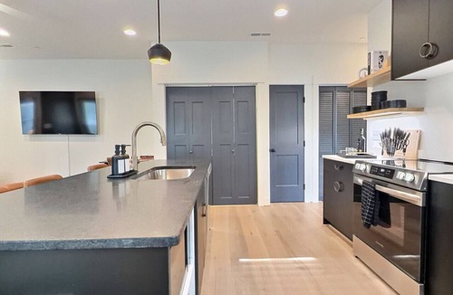 Forest Park Apartment | Upscale Stay, Free Parking, Walk to Eats and Parks