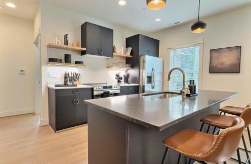 Forest Park Apartment | Upscale Stay, Free Parking, Walk to Eats and Parks
