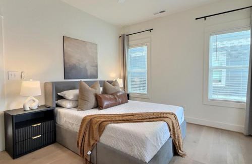 Forest Park Apartment | Upscale Stay, Free Parking, Walk to Eats and Parks