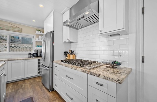Townsite House | Upscale Steps-to-the-Beach Home. Awesome Front Ocean Views. Stunning Home!