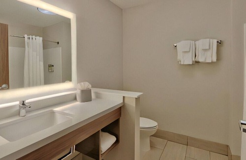 Northeast Heights House | Upscale & Stylish Room! for Groups & Families