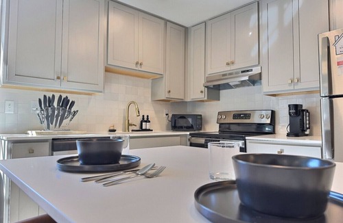 Redmont Park Apartment | Upscale suite w/pool & extra large balcony