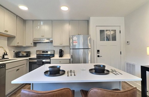 Redmont Park Apartment | Upscale suite w/pool & extra large balcony