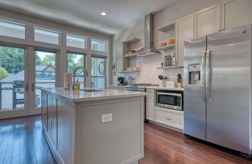 Southtown Condo | Upscale Townhome - King William/Southtown