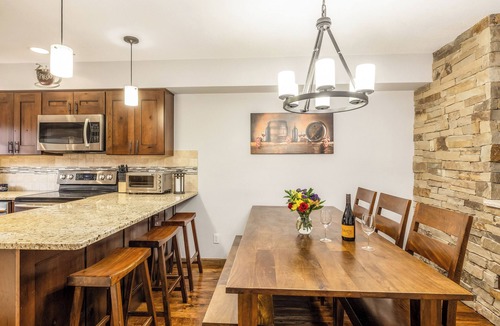Four O'Clock House | Upscale Townhome w/Heated Garage Ski-In Steps to Lift, Main St & Hot Tub