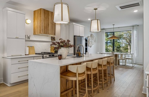 Hurwood Heights Apartment | Upscale townhouse with exclusive rooftop hot tub