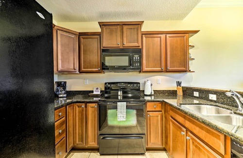 Carrollwood Condo | Upscale Unit in Private Golf Resort w/Pool!