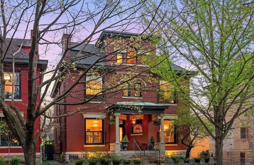 Old Louisville House | Upscale Victorian Retreat UL/Downtown HotTub Fireit Pool Speakeasy Lux Amenities
