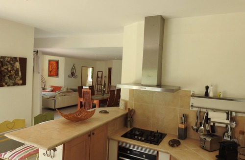 Collias House | Upscale villa near UZES, private swimming pool, enclosed grounds, Wifi.