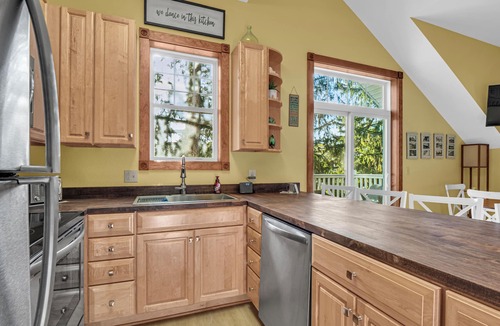 Elkhart Lake Villa | Upscale Waterfront and Pool View Condo!