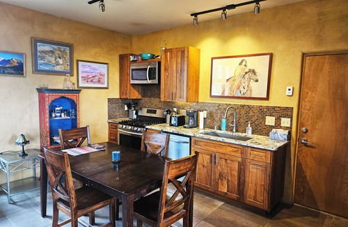 Arroyo Seco House | Upscale with Perfect Location and Amazing 360⁰ Views