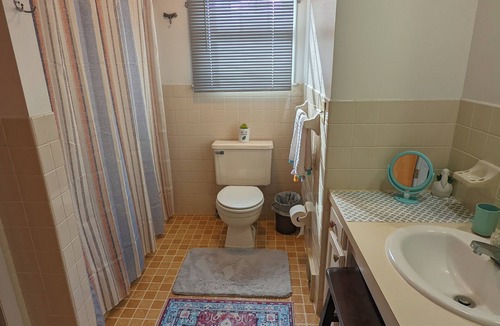 Mattydale Apartment | Upstairs 1-bedroom apartment 15mins to Upstate